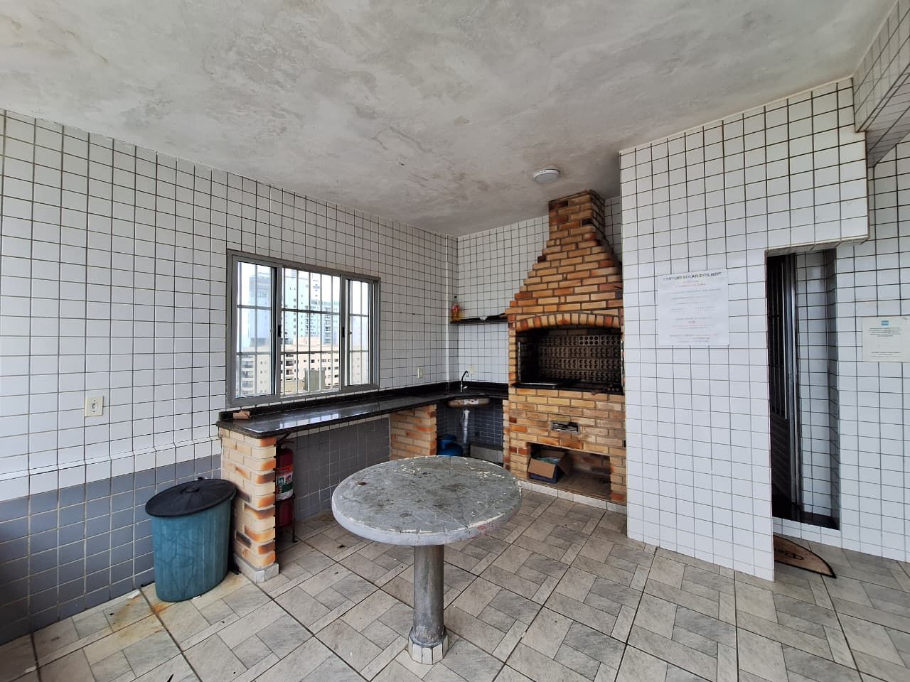 Kitnet Mobiliado Frente Mar na Vila Caiçara – Vista para o Mar, Vaga de Garagem e Financiamento por Apenas R$ 239 Mil!