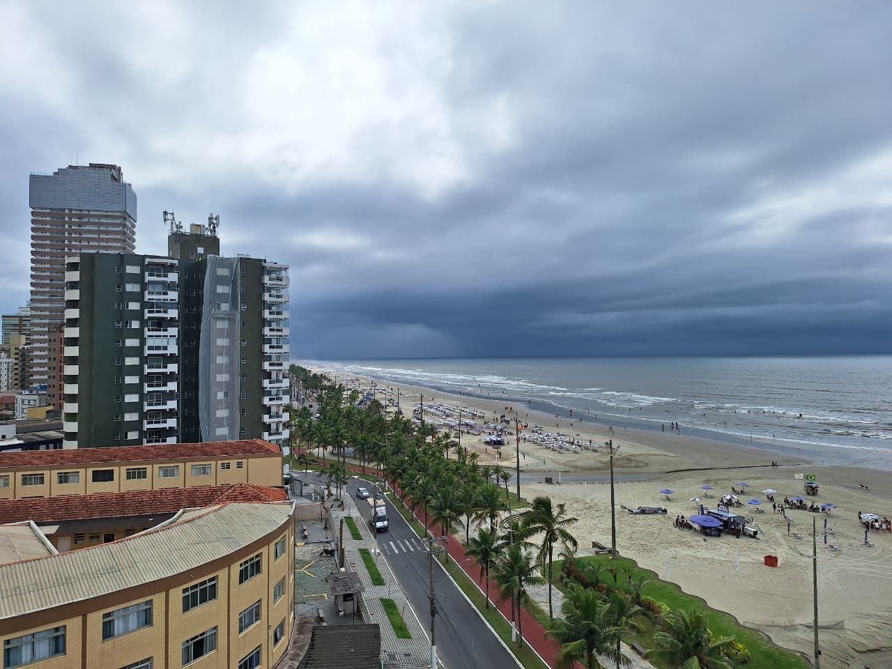 Kitnet Mobiliado Frente Mar na Vila Caiçara – Vista para o Mar, Vaga de Garagem e Financiamento por Apenas R$ 239 Mil!