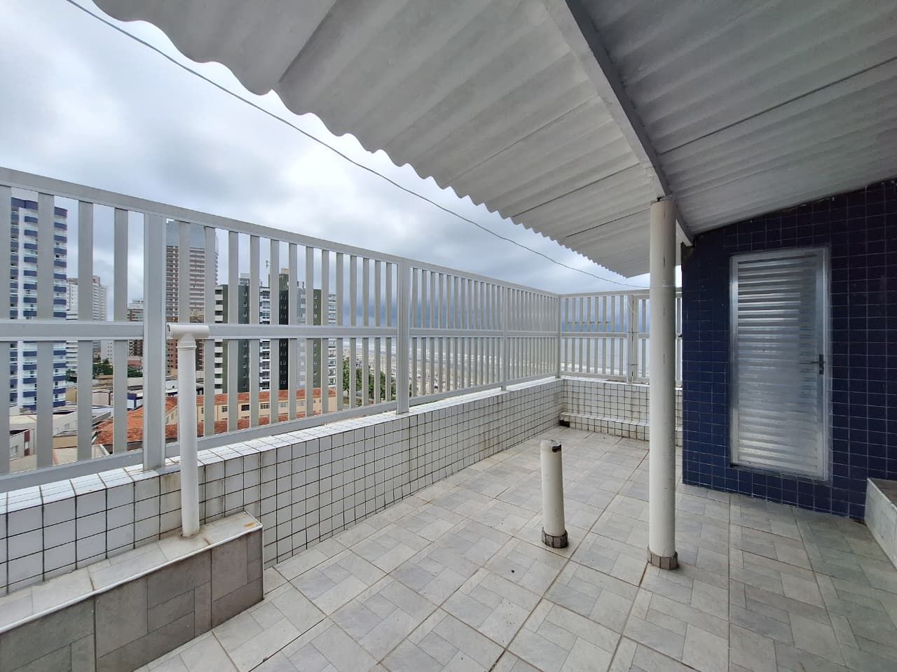 Kitnet Mobiliado Frente Mar na Vila Caiçara – Vista para o Mar, Vaga de Garagem e Financiamento por Apenas R$ 239 Mil!